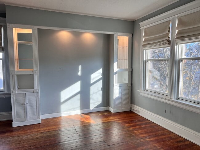 Building Photo - HYDE PARK SINGLE FAMILY HOME WITH OFF-STREET PARKING AND PATIO