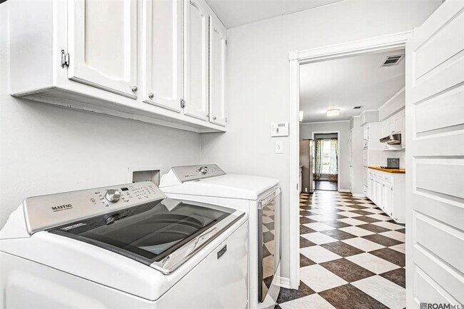 Building Photo - 4112 Pine Park Dr
