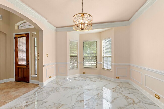 Building Photo - 25314 Greenwell Springs Ln