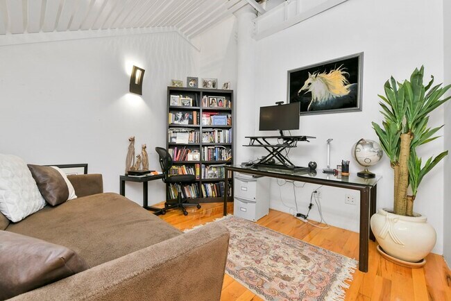 Building Photo - 112 Beach St