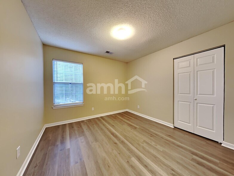 Building Photo - 110 Macallan Ct