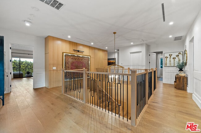 Building Photo - 15645 Woodvale Rd