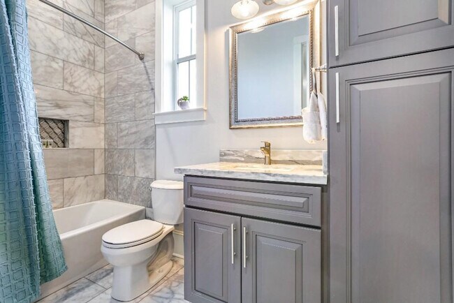 Building Photo - 1233 St Charles Ave