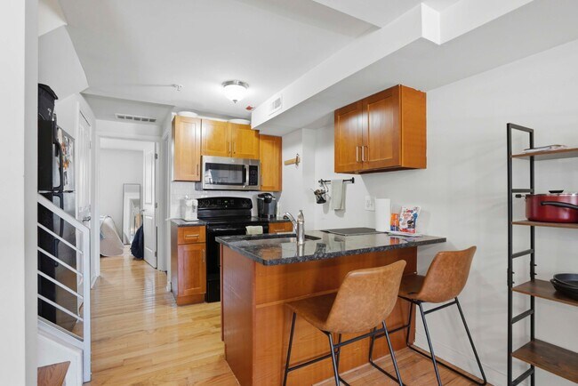 Building Photo - 520 S 4th St