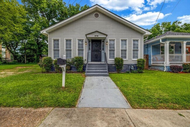 Primary Photo - 879 Spencer St NW