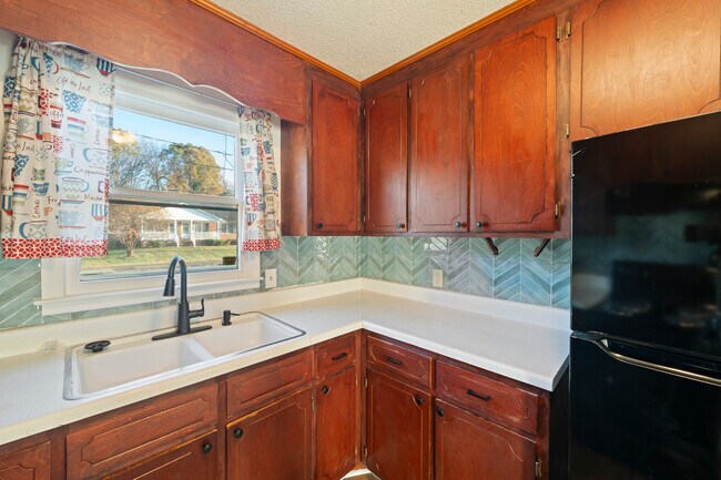 Building Photo - 628 S Caldwell St