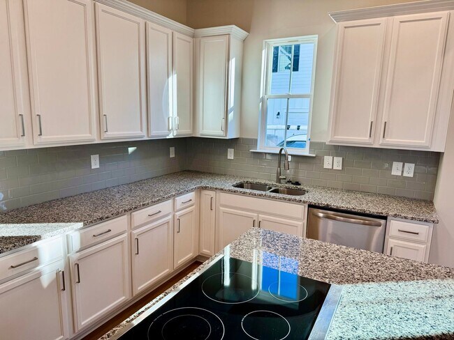Building Photo - Discover Coastal Living at Its Finest in Marketview, Market Common – Now Leasing!