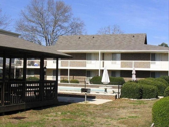 Primary Photo - Diplomat Apartments