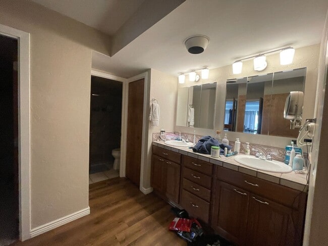 Building Photo - Location is as Good as it Gets!