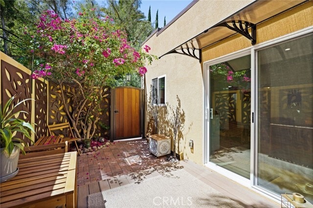 Building Photo - 2258 Helios Dr
