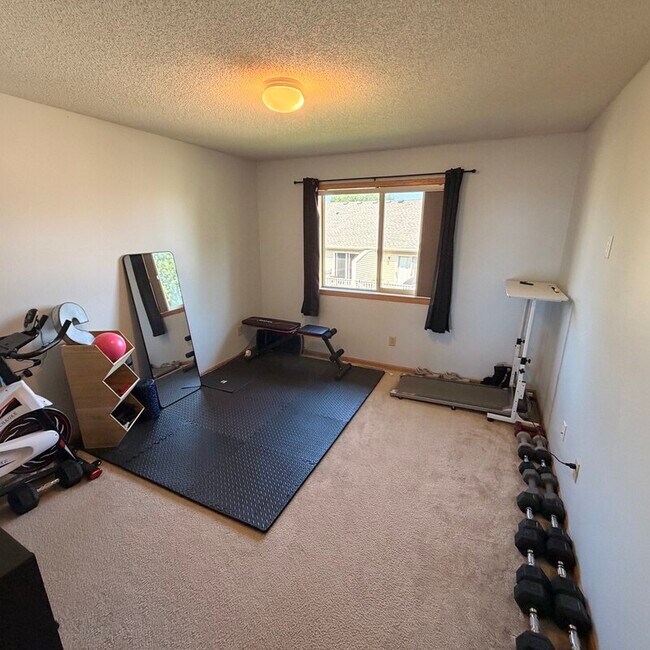 Building Photo - 9205 Orchard Cir