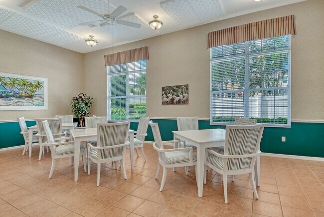 Building Photo - Spacious 3 bedroom, 2 bath condo with a lake view in Palmer Ranch