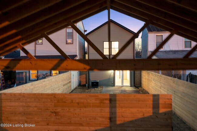 Building Photo - Home in Germantown for Rent - Carport, Fenced Back Yard!