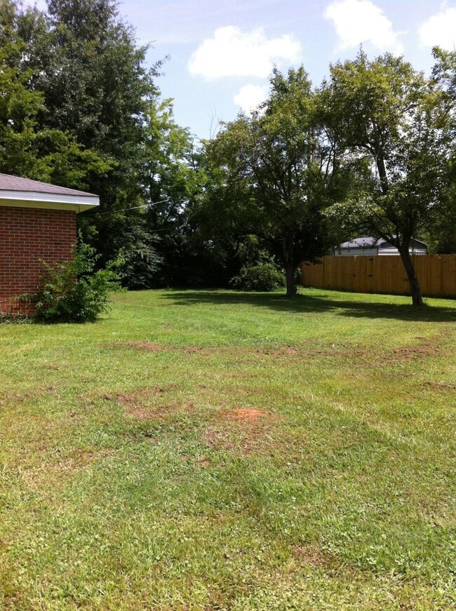 Building Photo - 104 Walker Ave