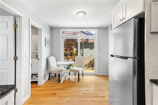 Building Photo - 46 Thurston Ave