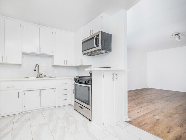 Building Photo - 10832 Charnock Rd