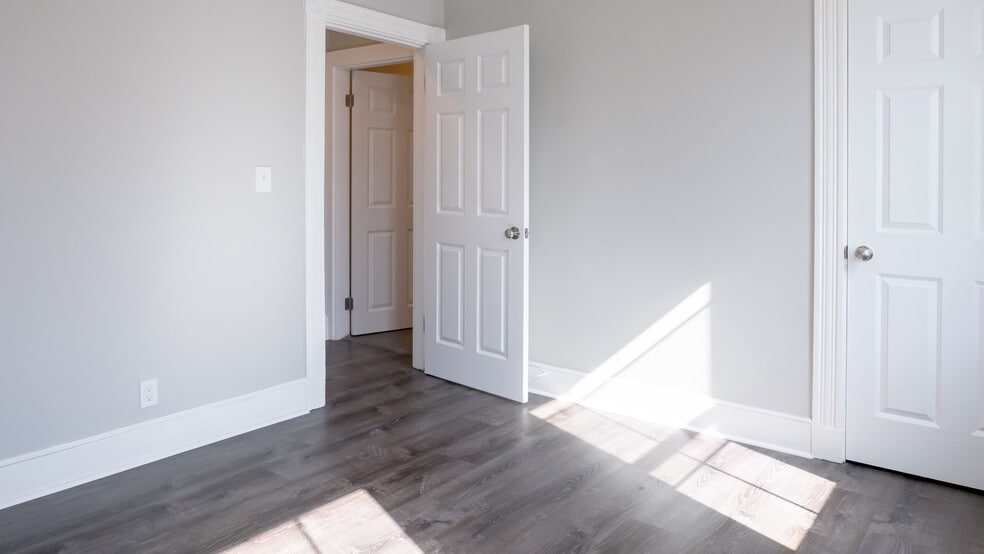 Building Photo - 268 Brown St