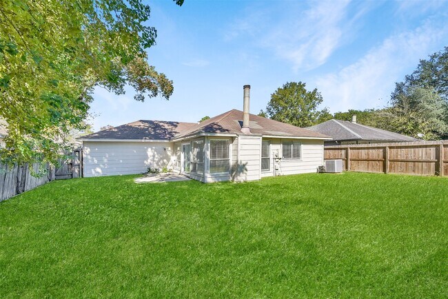 Building Photo - 2306 Piddler Dr
