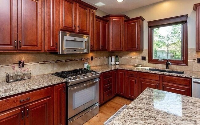 Building Photo - 8700 Wooded Point Dr