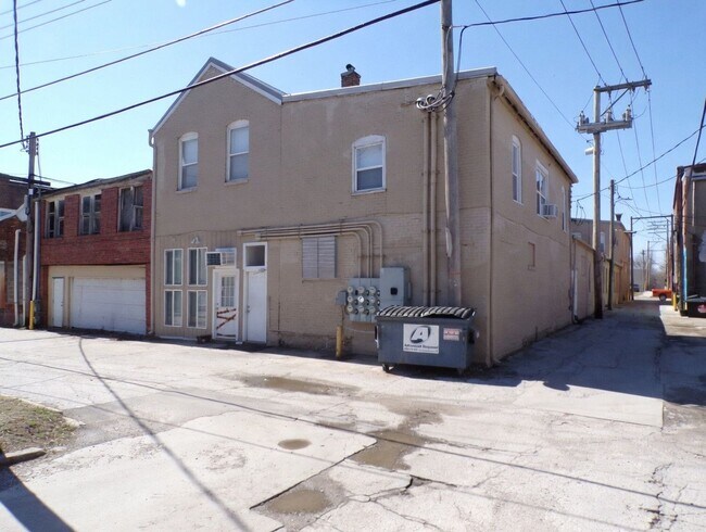 Building Photo - 316 Main St