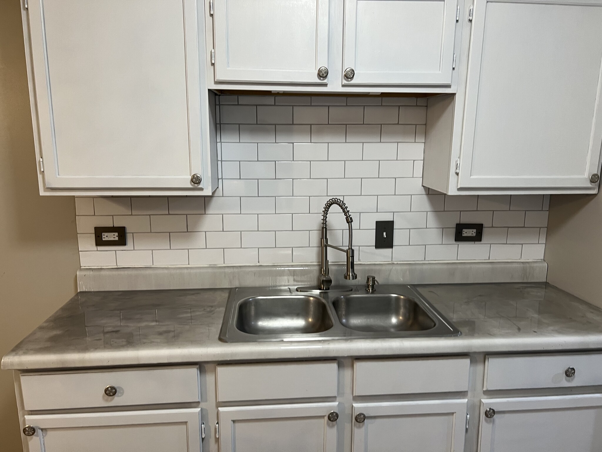 Kitchen - 14428 S Division St