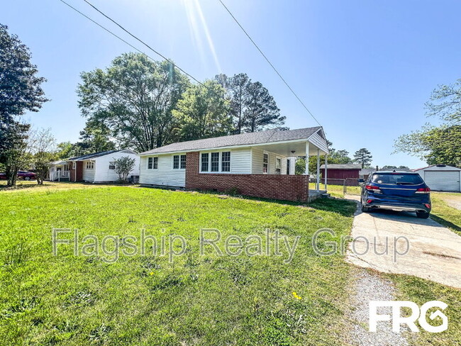 Building Photo - 1305 Robin St