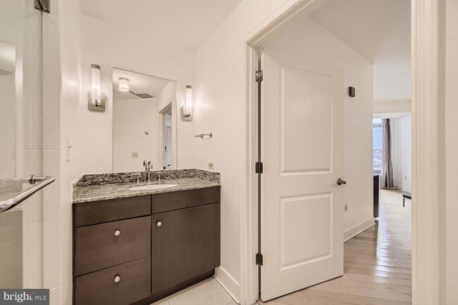 Building Photo - 675 S President St