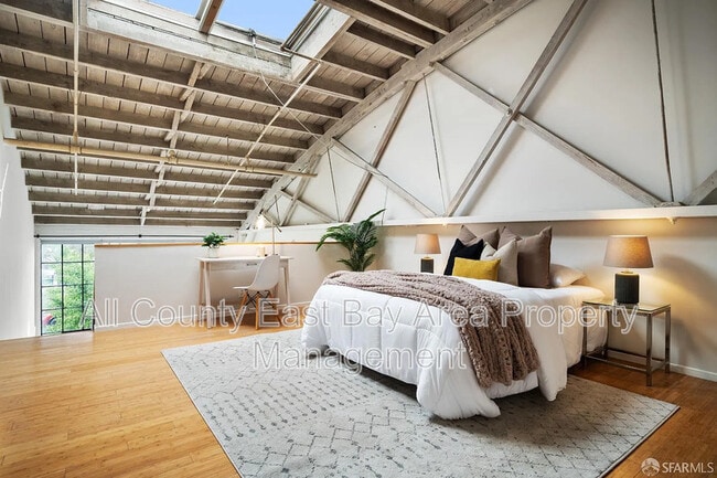 Building Photo - 1018 4th Ave