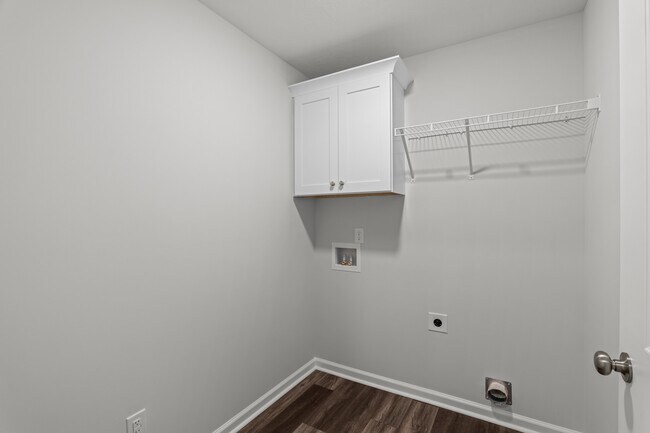 Building Photo - 8164-8164 Snelling Dr