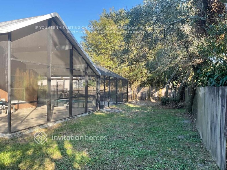 Building Photo - 4765 Miramar St