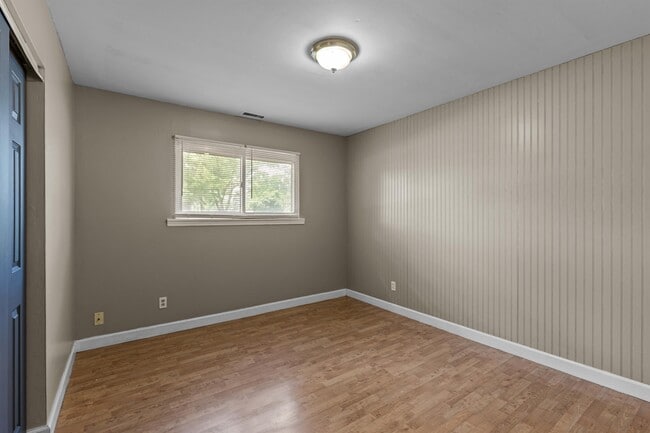 Building Photo - 1395 Bluebird Dr