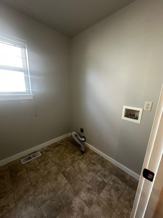 Building Photo - Beautiful 3 Bedroom Home- Centrally Locate...
