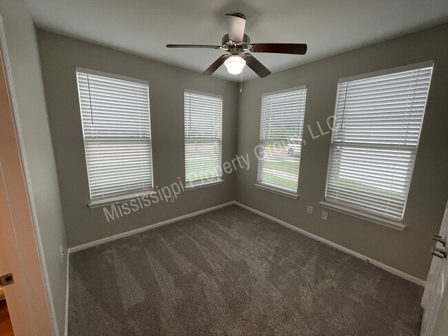 Building Photo - 3BD/3.5BA Available for Mid-August Move In