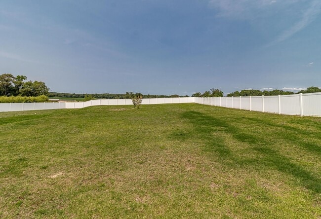 Building Photo - SPACIOUS Newer Construction Home in Pikevi...