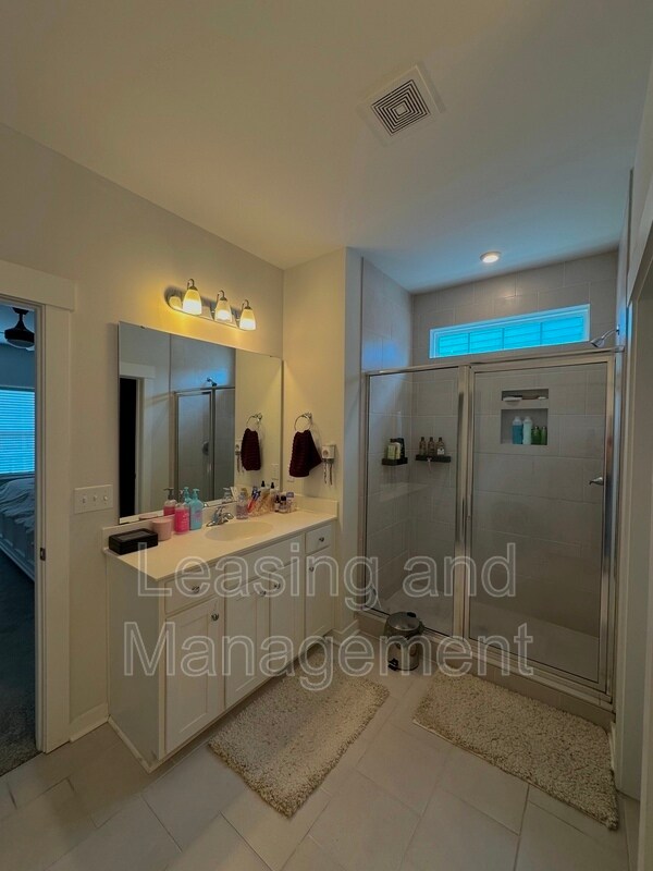 Building Photo - 125 Trumpet Vine Dr