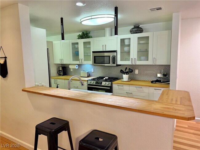 Building Photo - 2200 S Fort Apache Rd