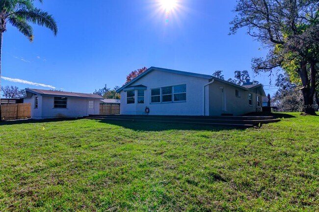 Building Photo - 11416 Pine Forest Dr