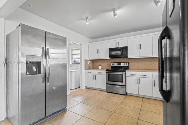 Building Photo - 3253 Pierce St