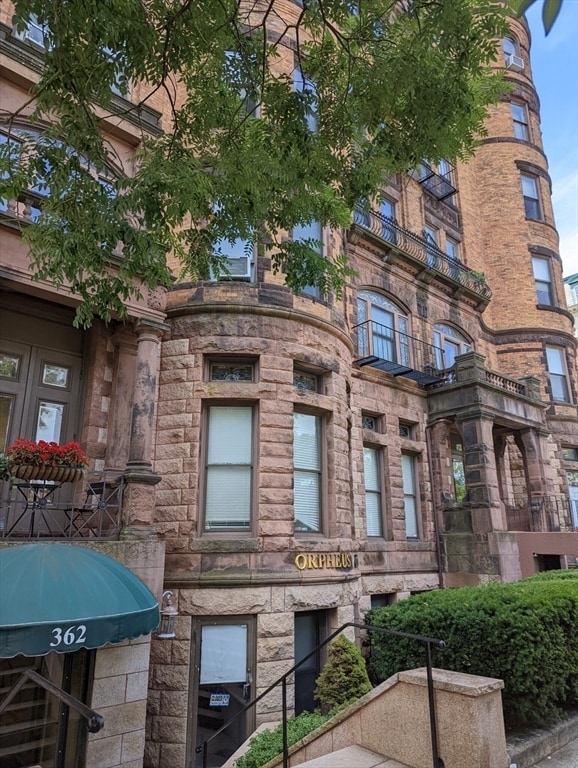 Building Photo - 362 Commonwealth Ave
