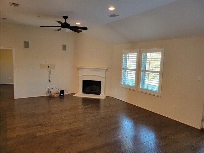 Building Photo - 1001 English Ivy Dr