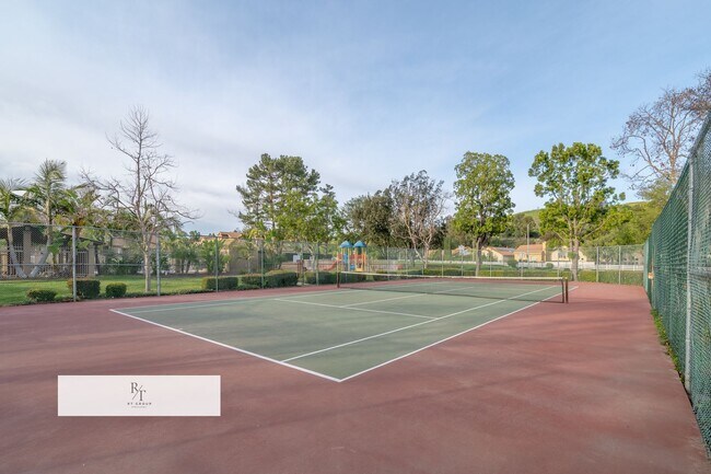 Building Photo - Bright Townhome in Sunset Community with Garage | Chino Valley USD