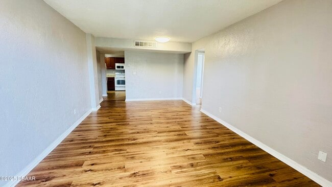 Building Photo - 732 N Halifax Ave