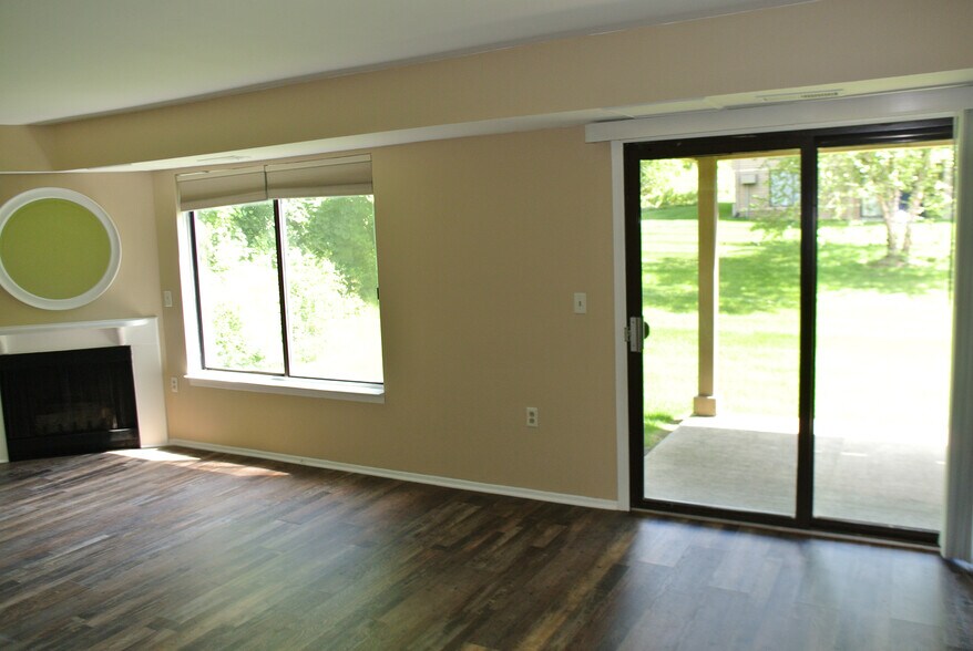 Building Photo - 225 Briarcrest Dr