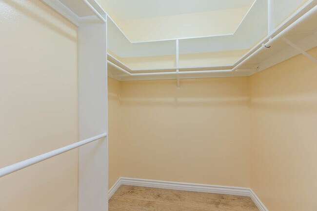 Building Photo - 1242 S Barrington Ave