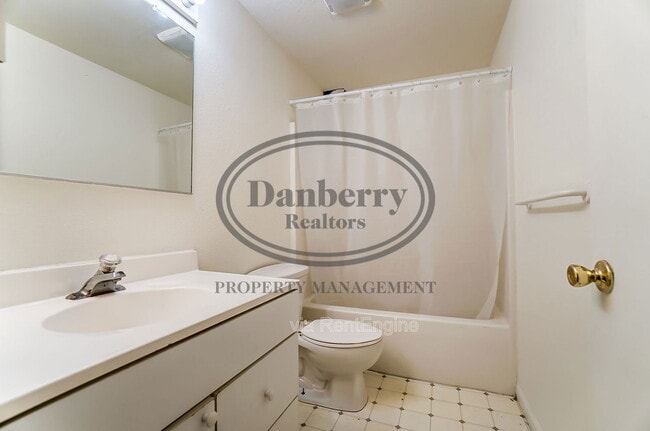 Building Photo - 3704 Willow Run Dr