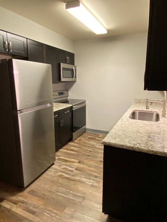 Building Photo - 380 Paradise Cir