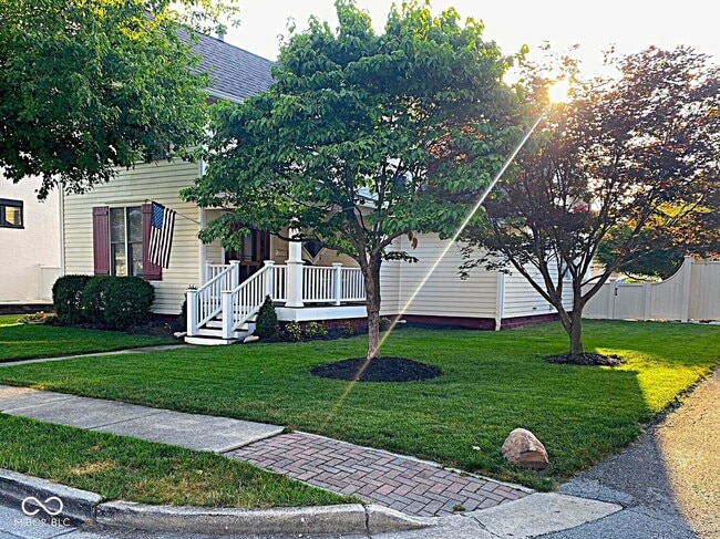 Building Photo - 131 1st Ave NW