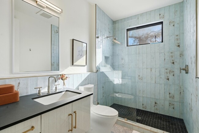 Building Photo - 510 All Saints St