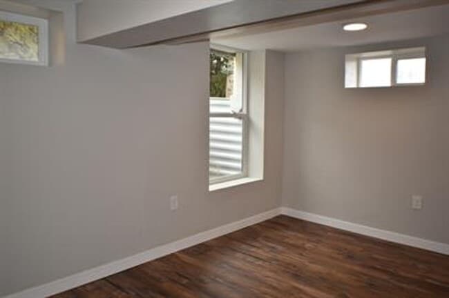 Building Photo - Beautiful 4 bed/2 bath available after 7/1...