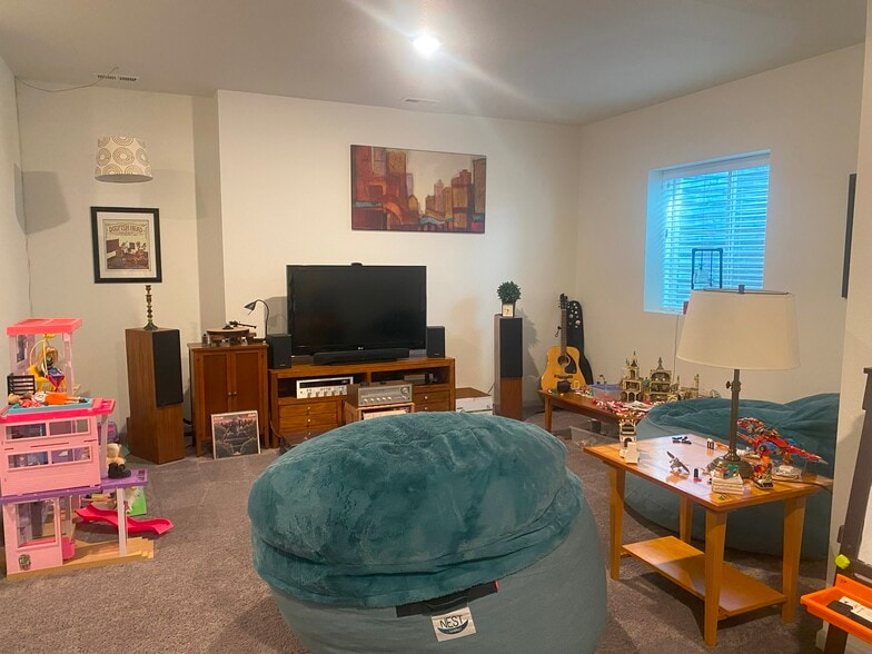 Basement Great Room - 168 Mayflower Park Pl